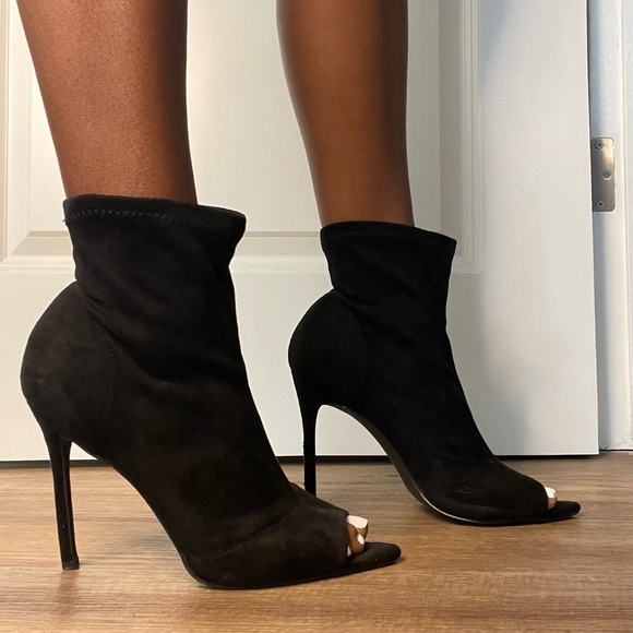 👢 Black Faux Suede Peep-Toe Stiletto Booties 👢 - Picture 1 of 6